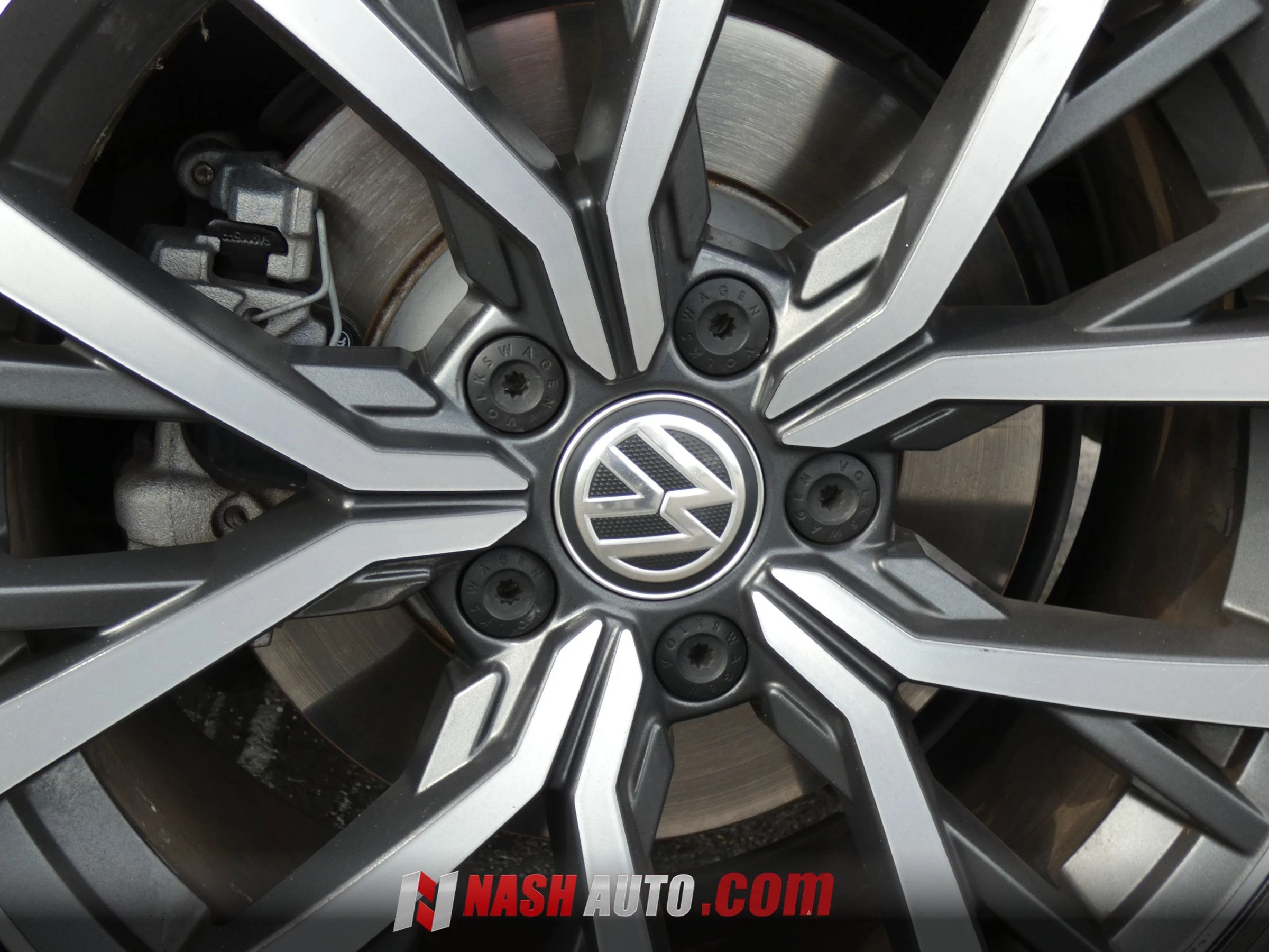 Used 2020 Volkswagen Tiguan SE w/ Panoramic Sunroof Package FWD image 22