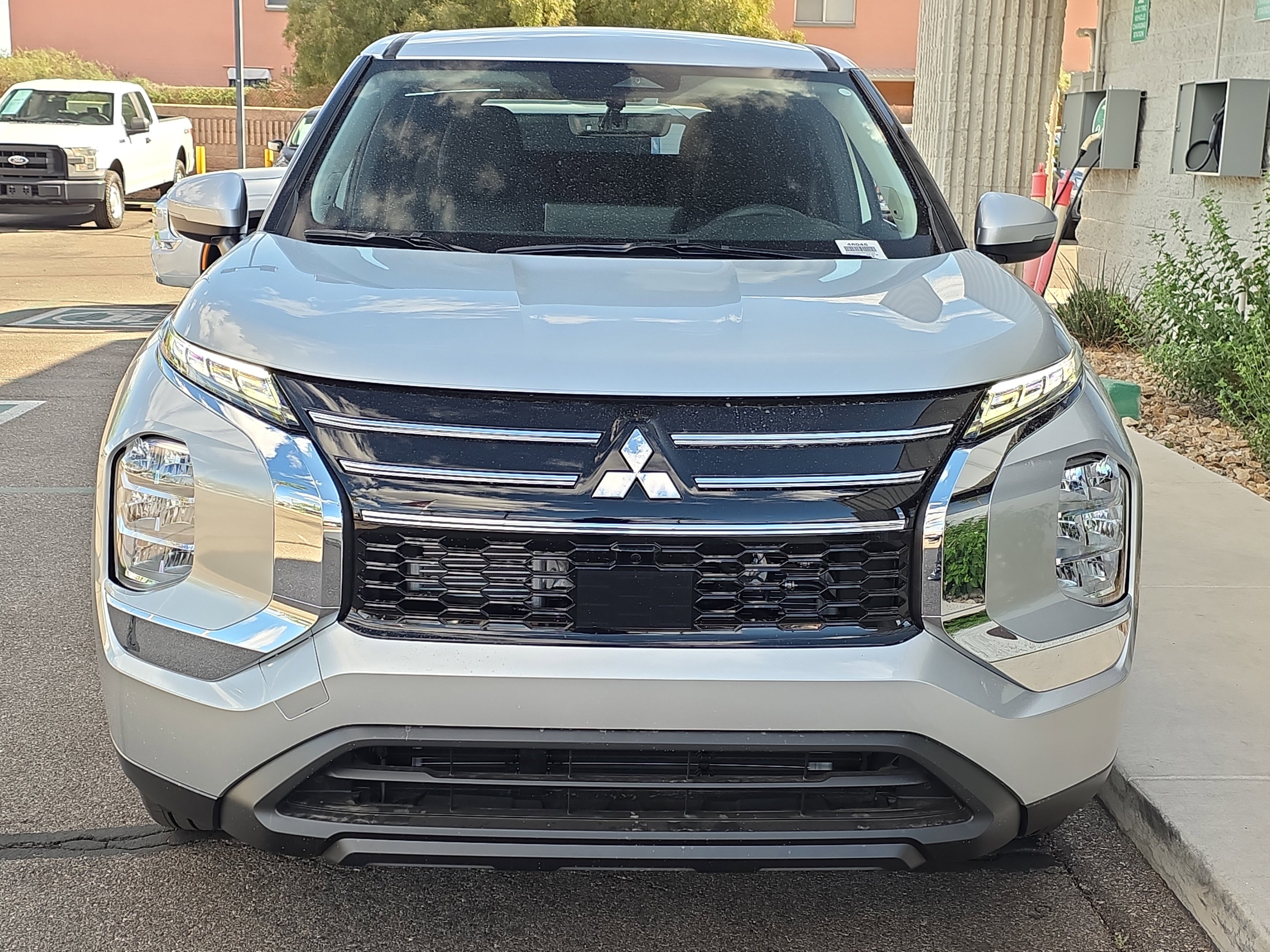 New 2026 Mitsubishi Outlander ES FWD image 2