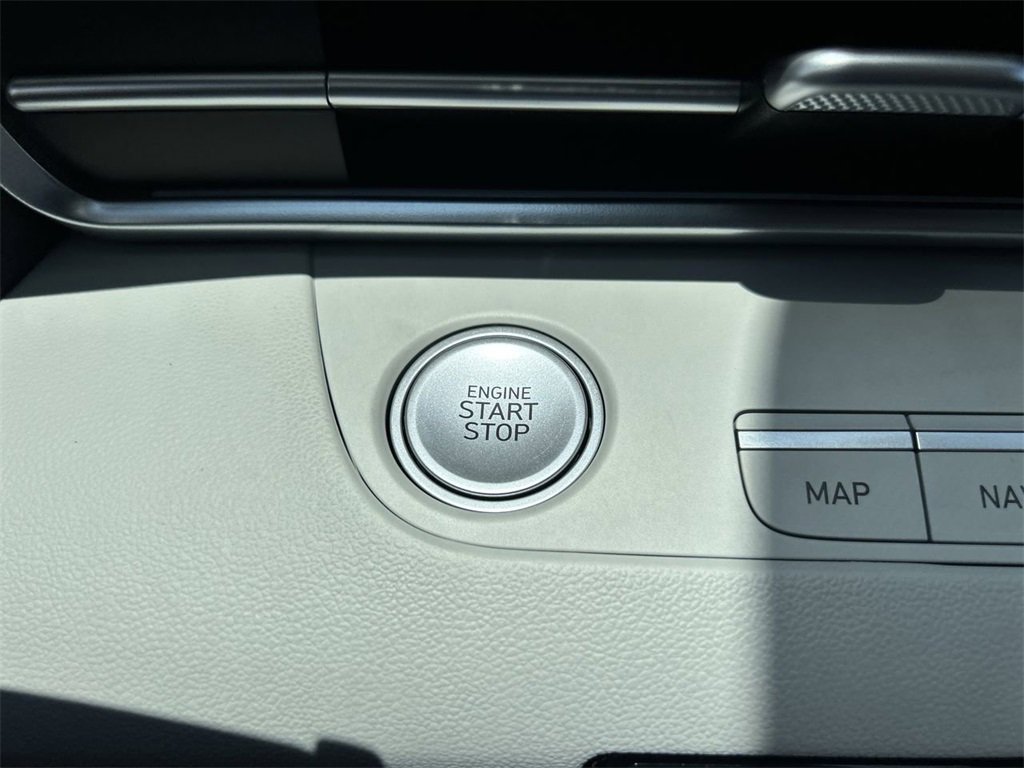 New 2025 Hyundai Elantra Limited image 29