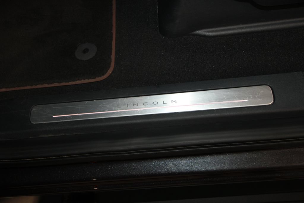 Used 2025 Lincoln Navigator L Reserve AWD/4WD image 7