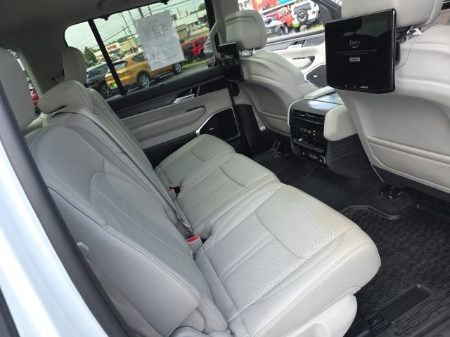 Used 2024 Jeep Wagoneer Series III w/ Premium Group I AWD/4WD image 52