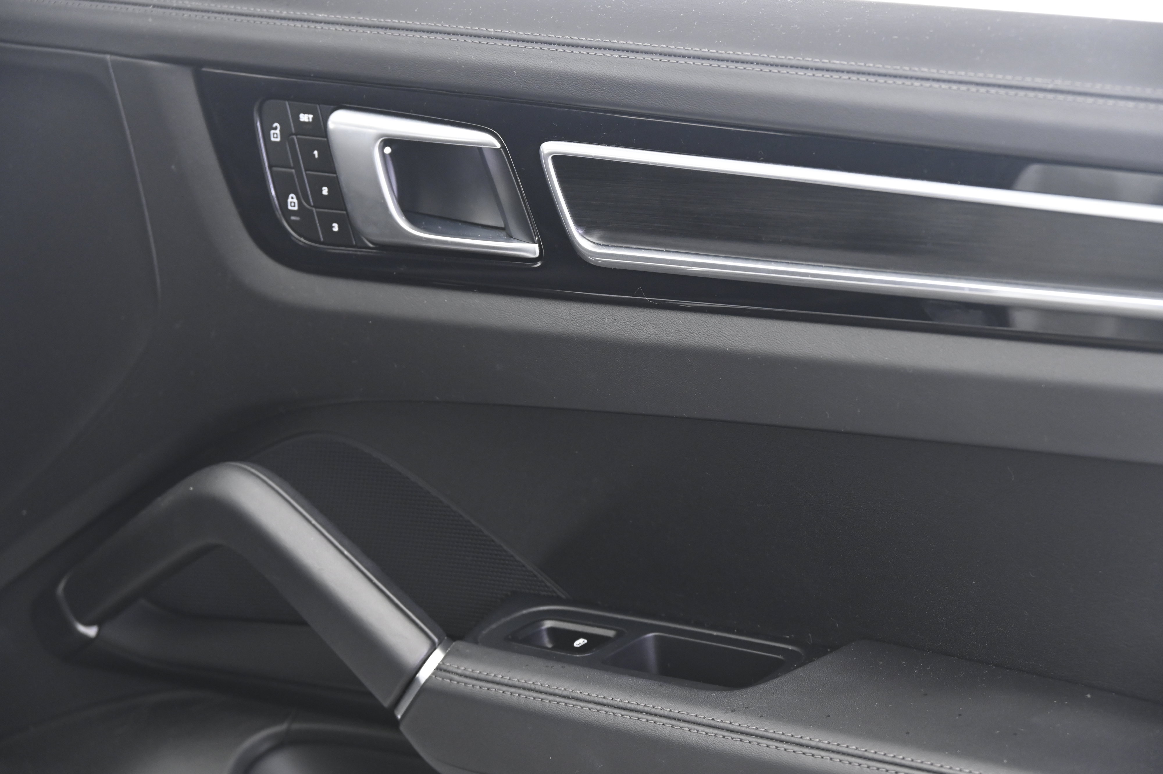 Certified 2023 Porsche Cayenne GTS AWD/4WD image 21
