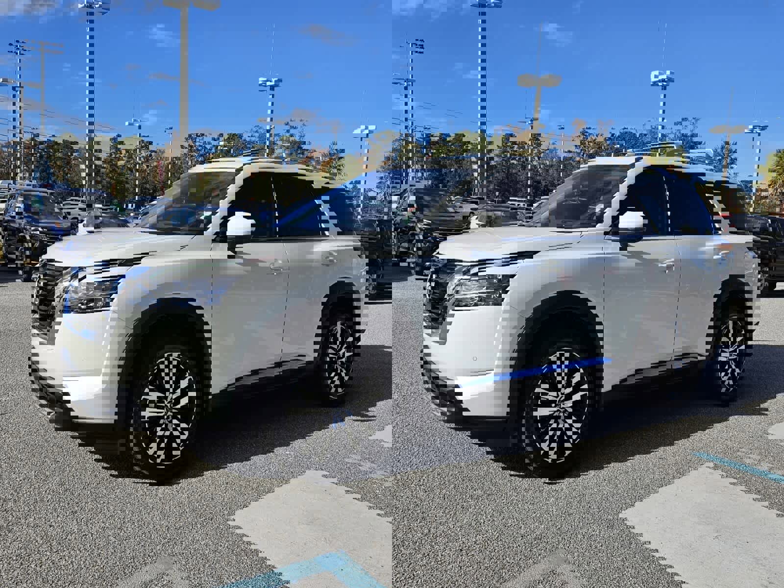 Used 2024 Nissan Pathfinder Platinum w/ Cargo Package image 2