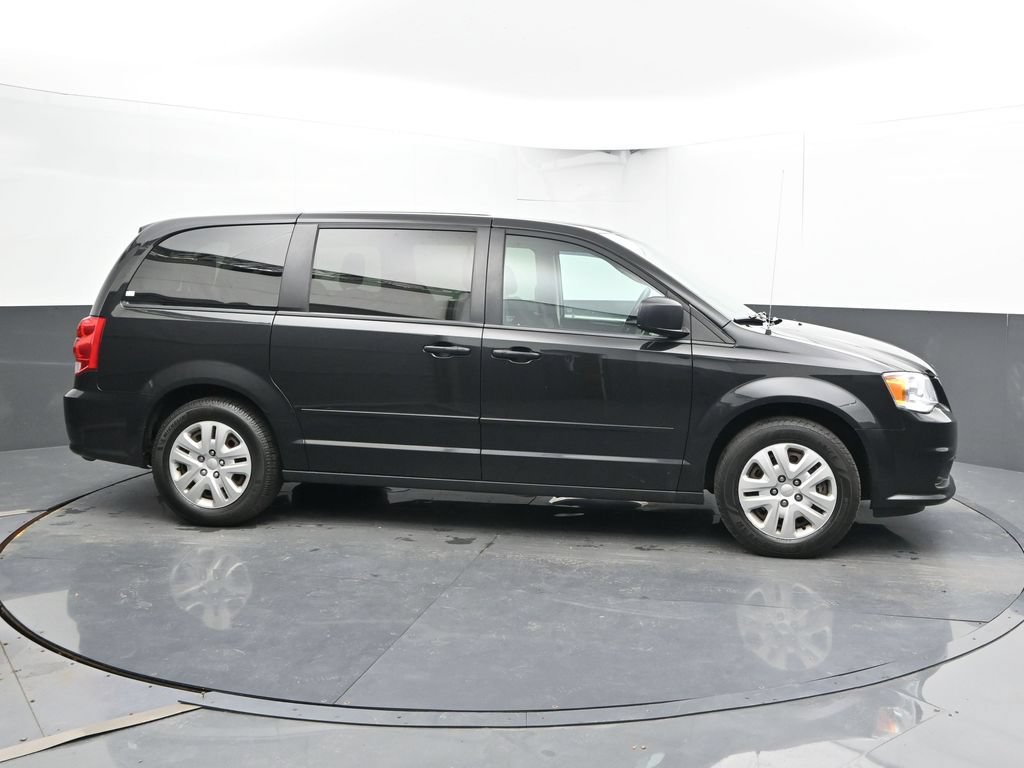 Used 2016 Dodge Grand Caravan SE w/ Quick Order Package 29E SE FWD image 4