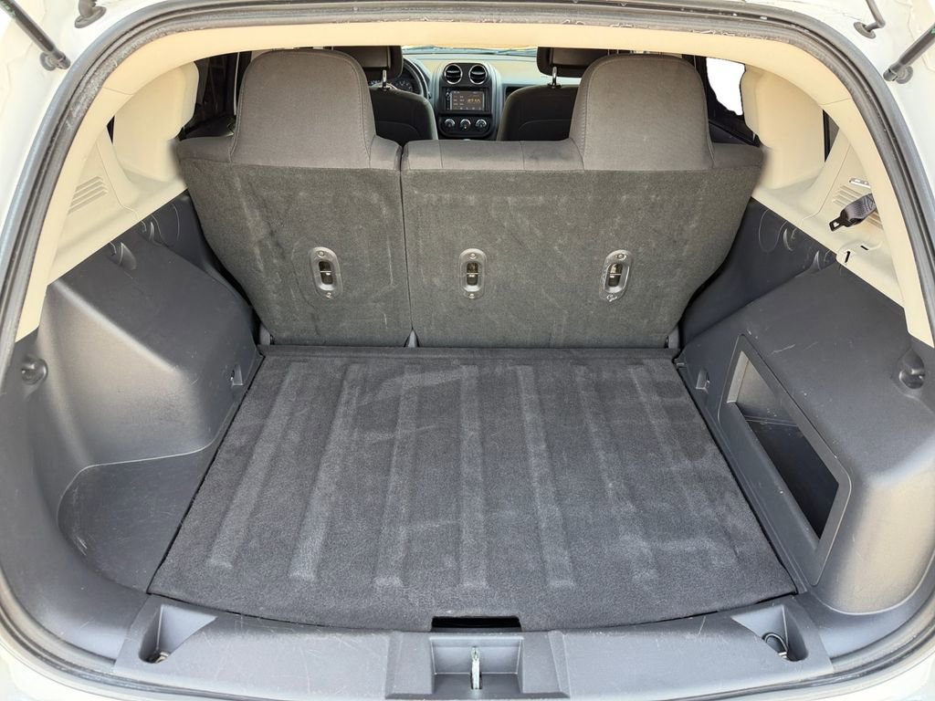 Used 2012 Jeep Compass Latitude FWD image 21