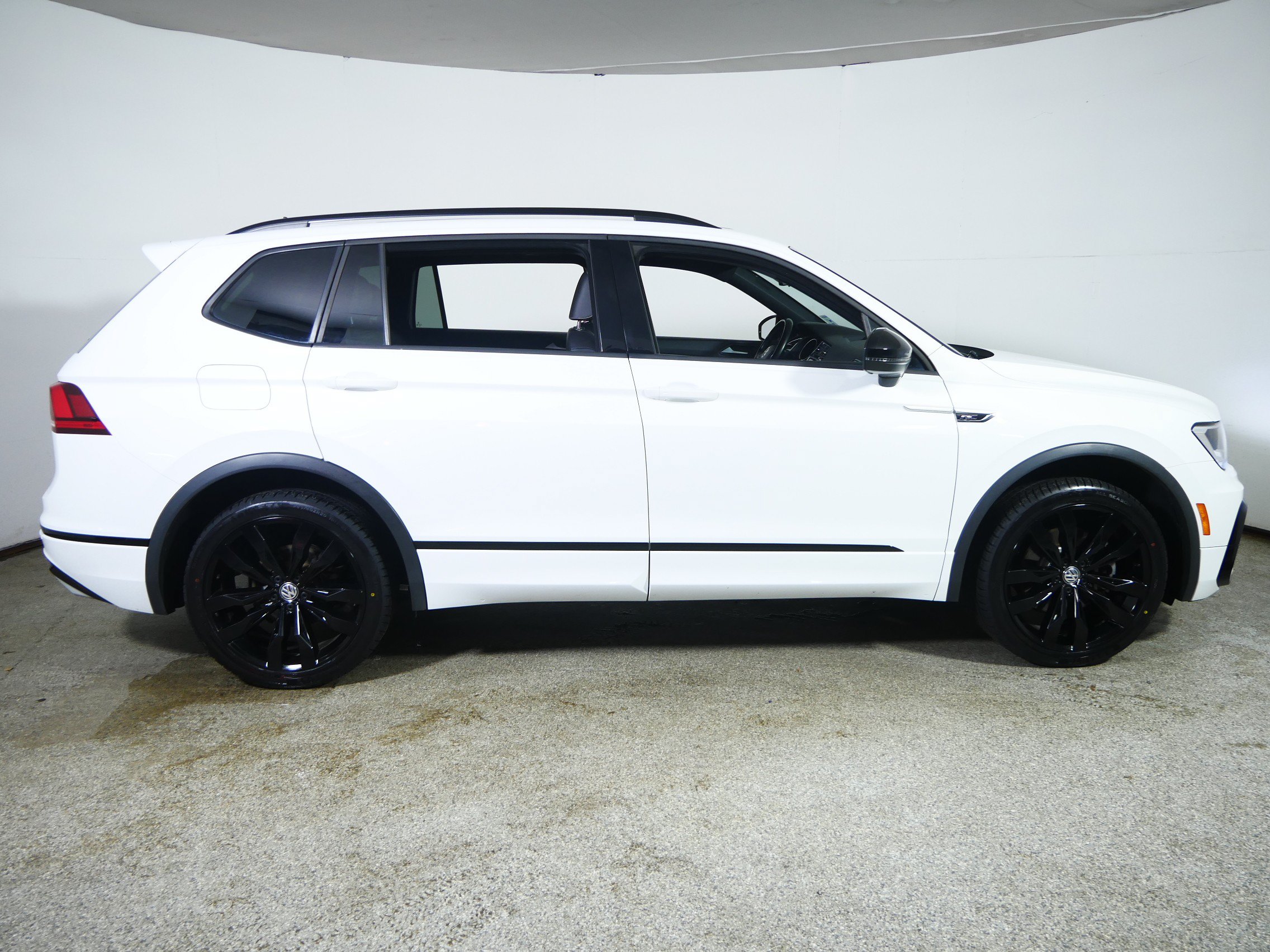 Used 2021 Volkswagen Tiguan SE R-Line AWD/4WD image 8