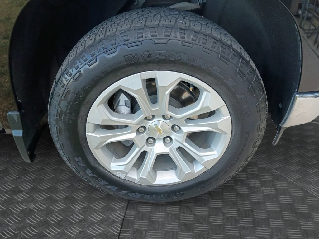 Used 2023 Chevrolet Silverado 1500 LTZ w/ LTZ Convenience Package II AWD/4WD image 23