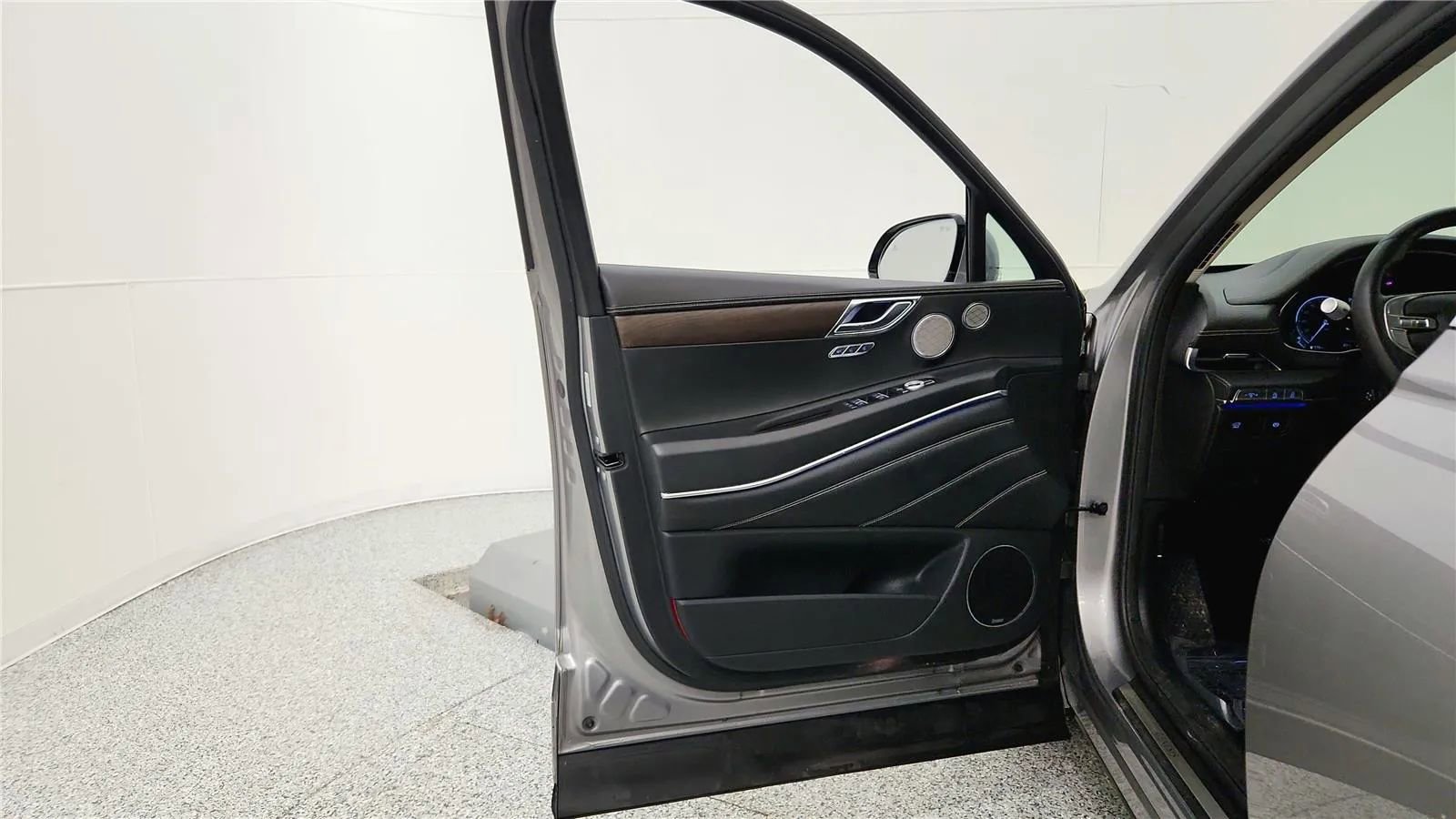 Used 2023 Genesis GV80 2.5T w/ Prestige Package image 34