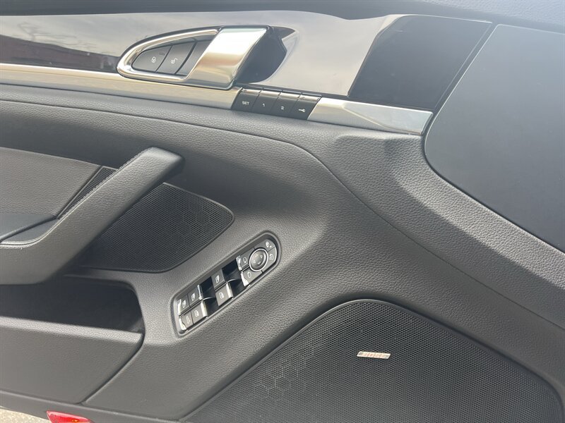 Used 2015 Porsche Panamera image 27