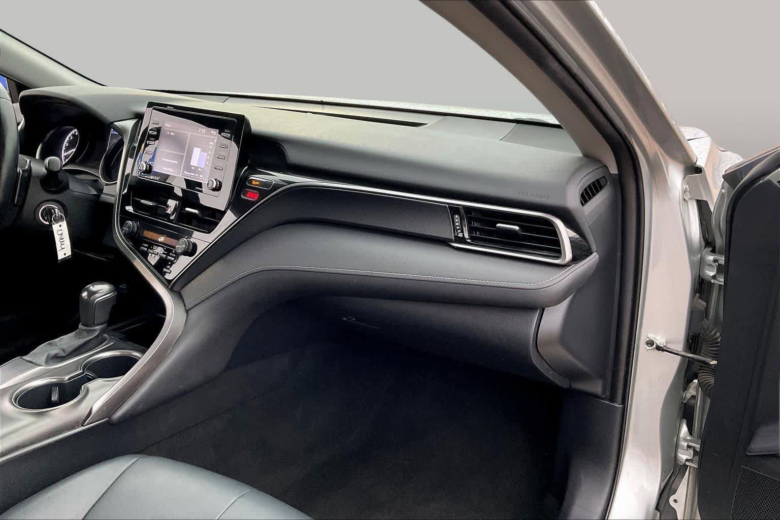 Used 2021 Toyota Camry SE FWD image 18