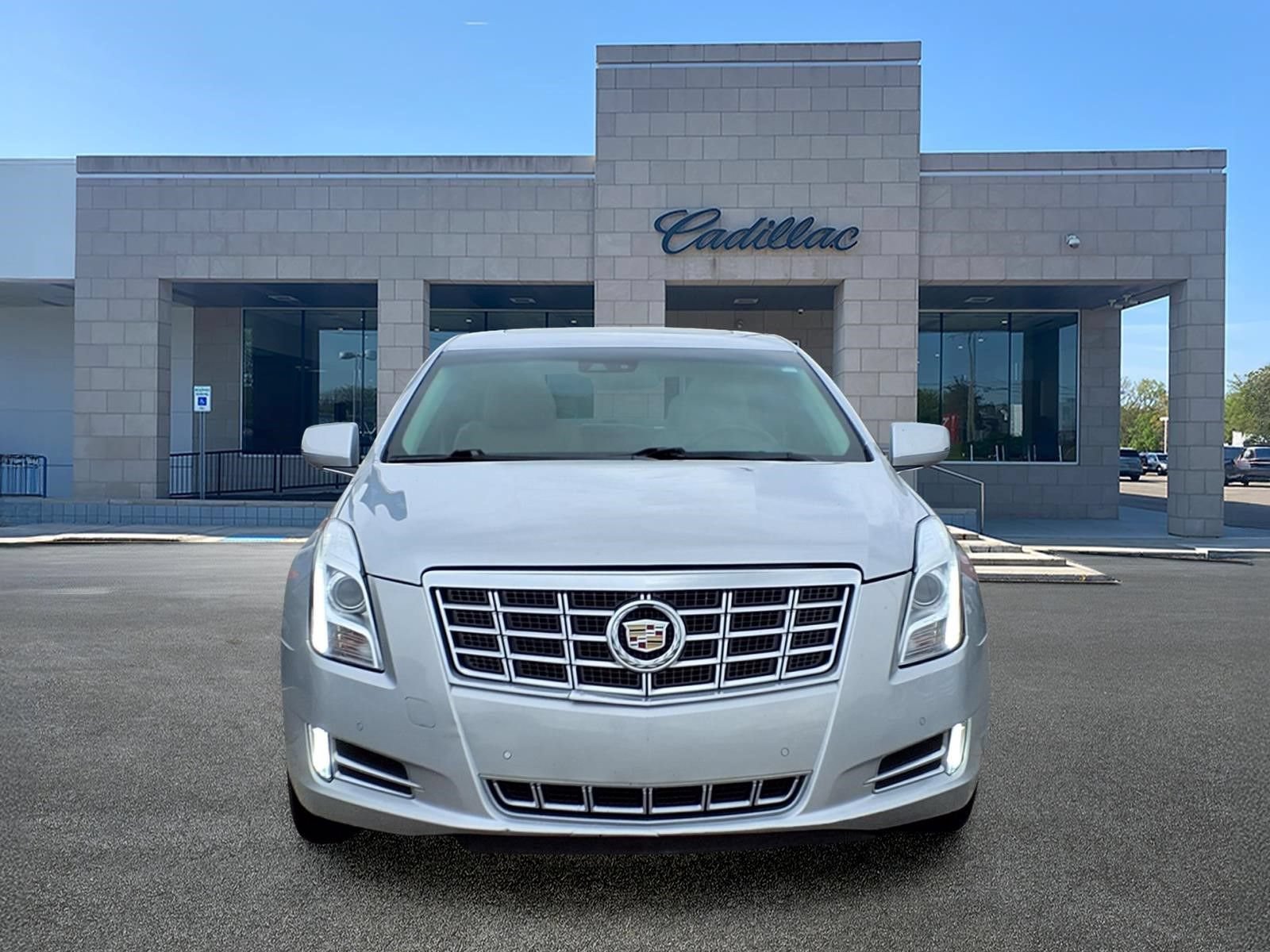Used 2014 Cadillac XTS Luxury w/ Driver Awareness Package AWD/4WD image 2