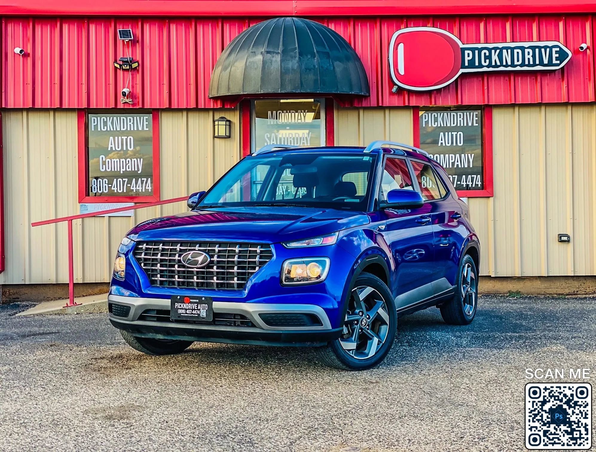 Used 2023 Hyundai Venue SEL image 2