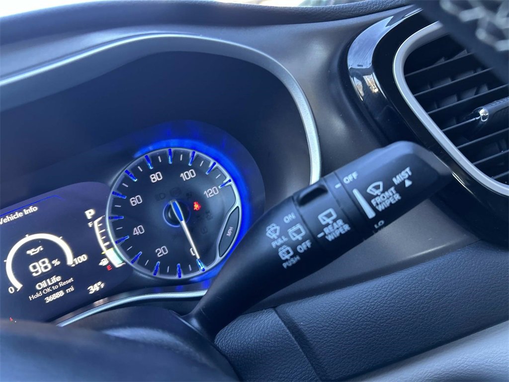 Used 2024 Chrysler Pacifica Touring-L image 26