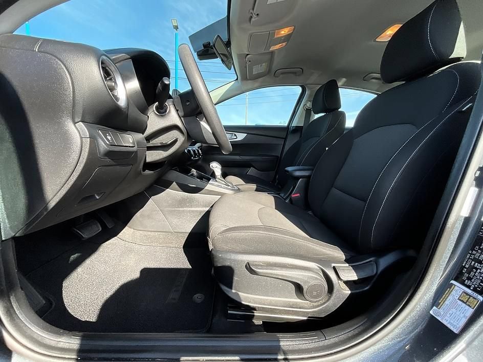 Used 2023 Kia Forte LXS FWD image 4