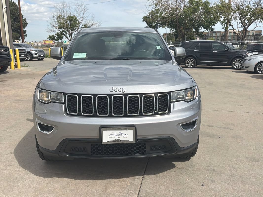 Used 2018 Jeep Grand Cherokee Laredo AWD/4WD image 2