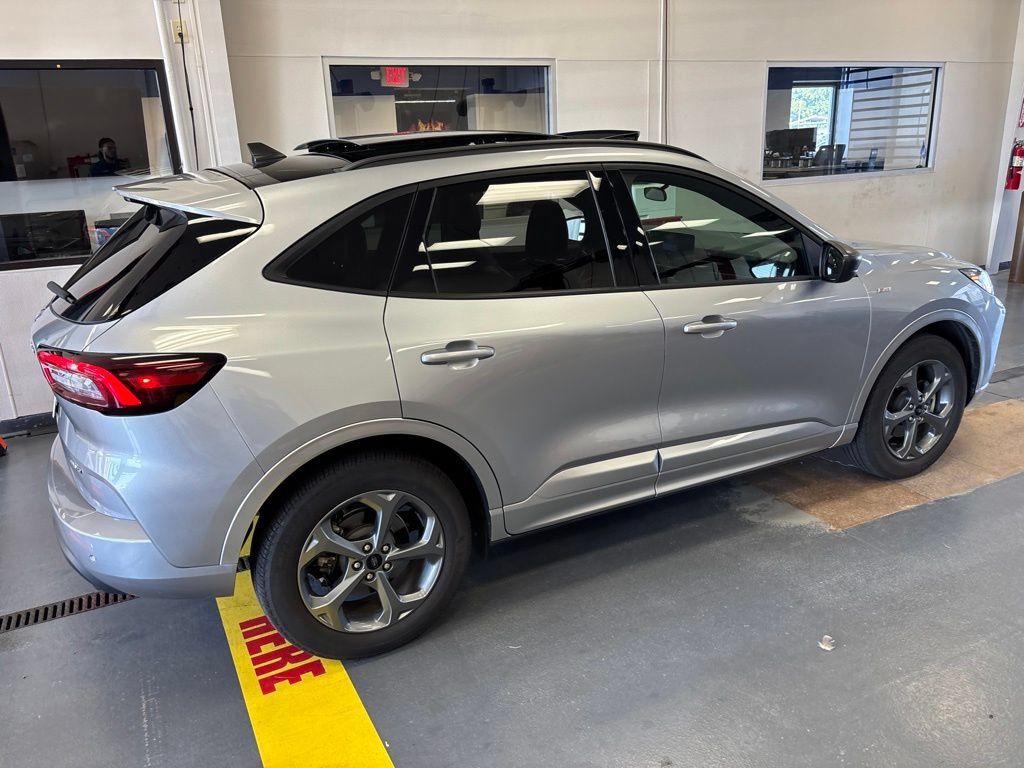 Used 2023 Ford Escape ST-Line w/ Tech Pack #1 AWD/4WD image 8