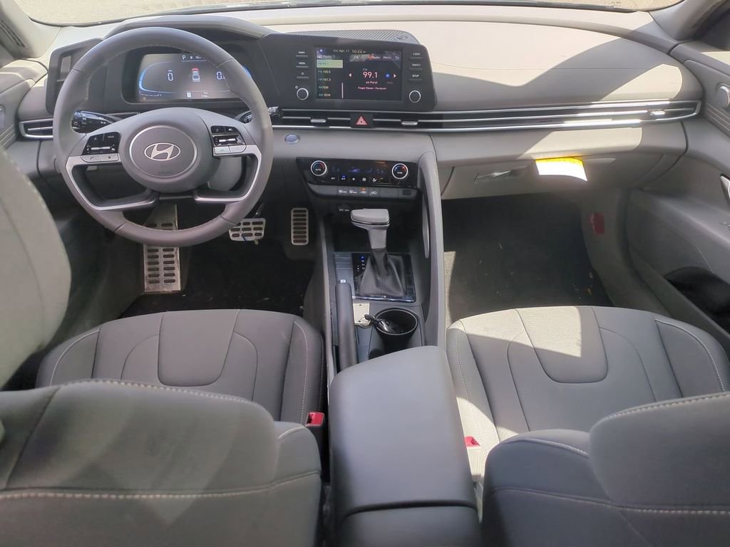 Certified 2025 Hyundai Elantra Sport FWD image 21