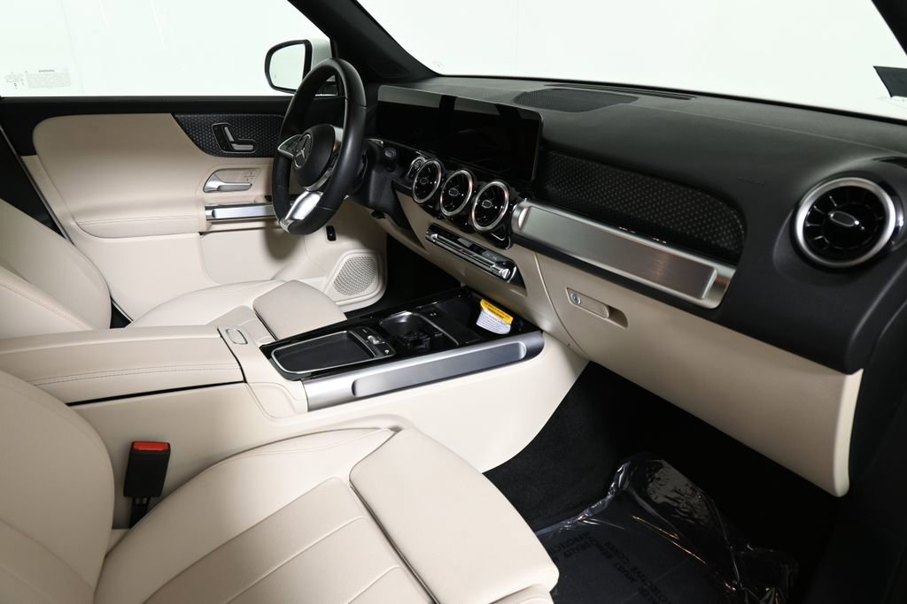 Used 2025 Mercedes-Benz GLB 250 4MATIC image 25