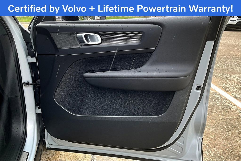 Used 2022 Volvo XC40 T5 R-Design image 24