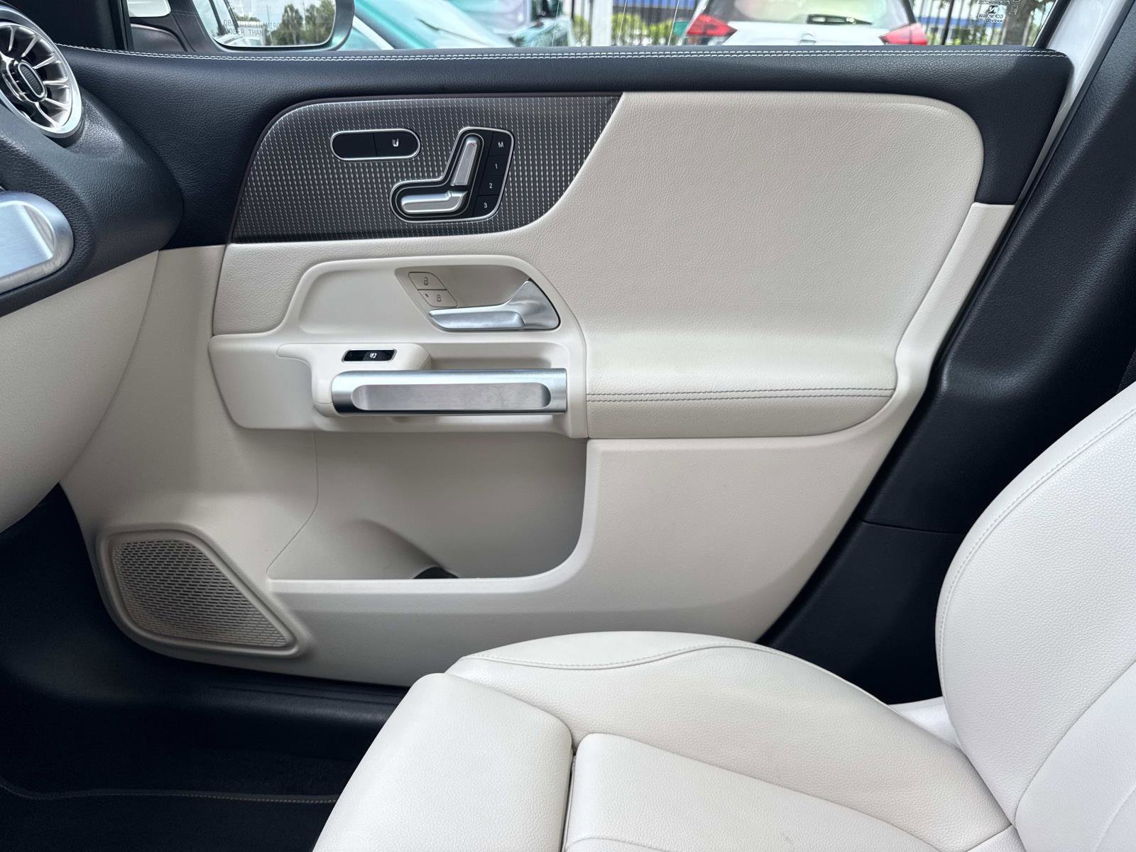 Used 2022 Mercedes-Benz GLB 250 4MATIC w/ Premium Package Lite image 24