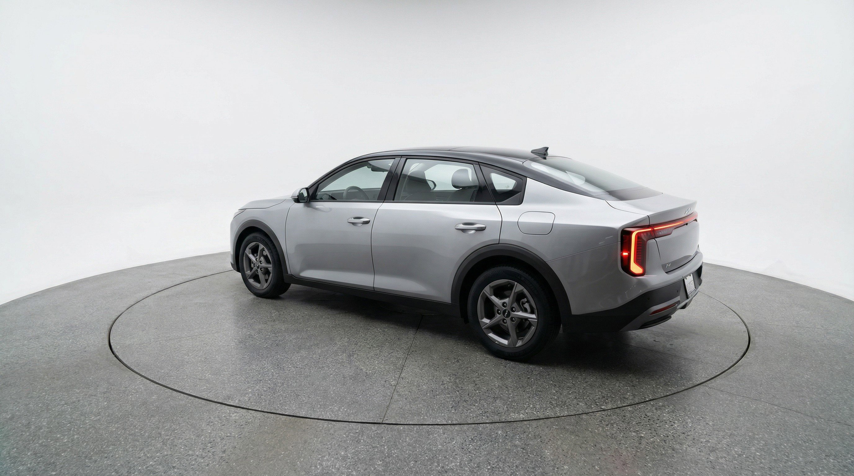 Used 2025 Kia K4 LXS image 6