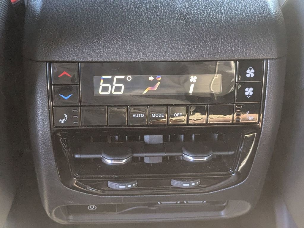 Used 2024 Jeep Grand Cherokee L Overland w/ Rear Seat Video Group I image 29