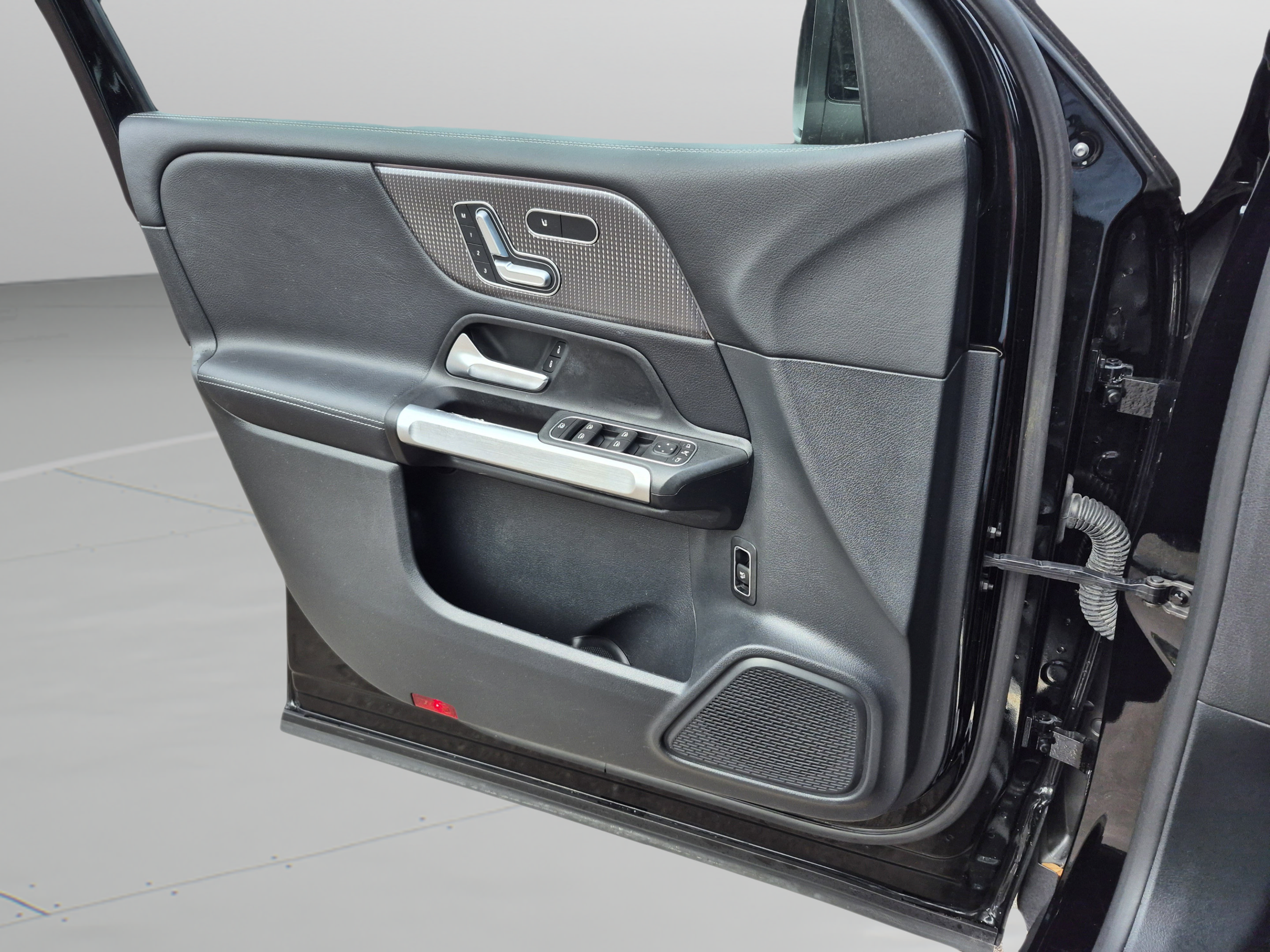 Used 2023 Mercedes-Benz GLB 250 image 25