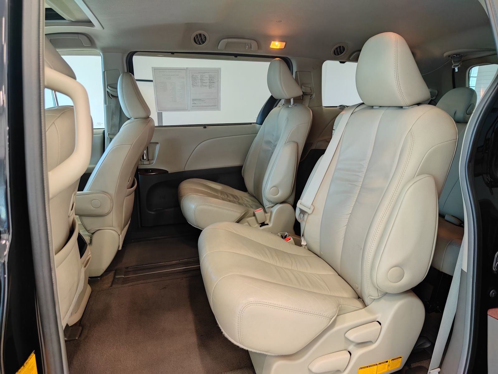 Used 2011 Toyota Sienna XLE FWD image 13