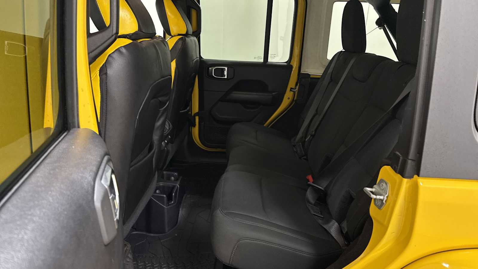 Used 2019 Jeep Wrangler Unlimited Sahara image 25