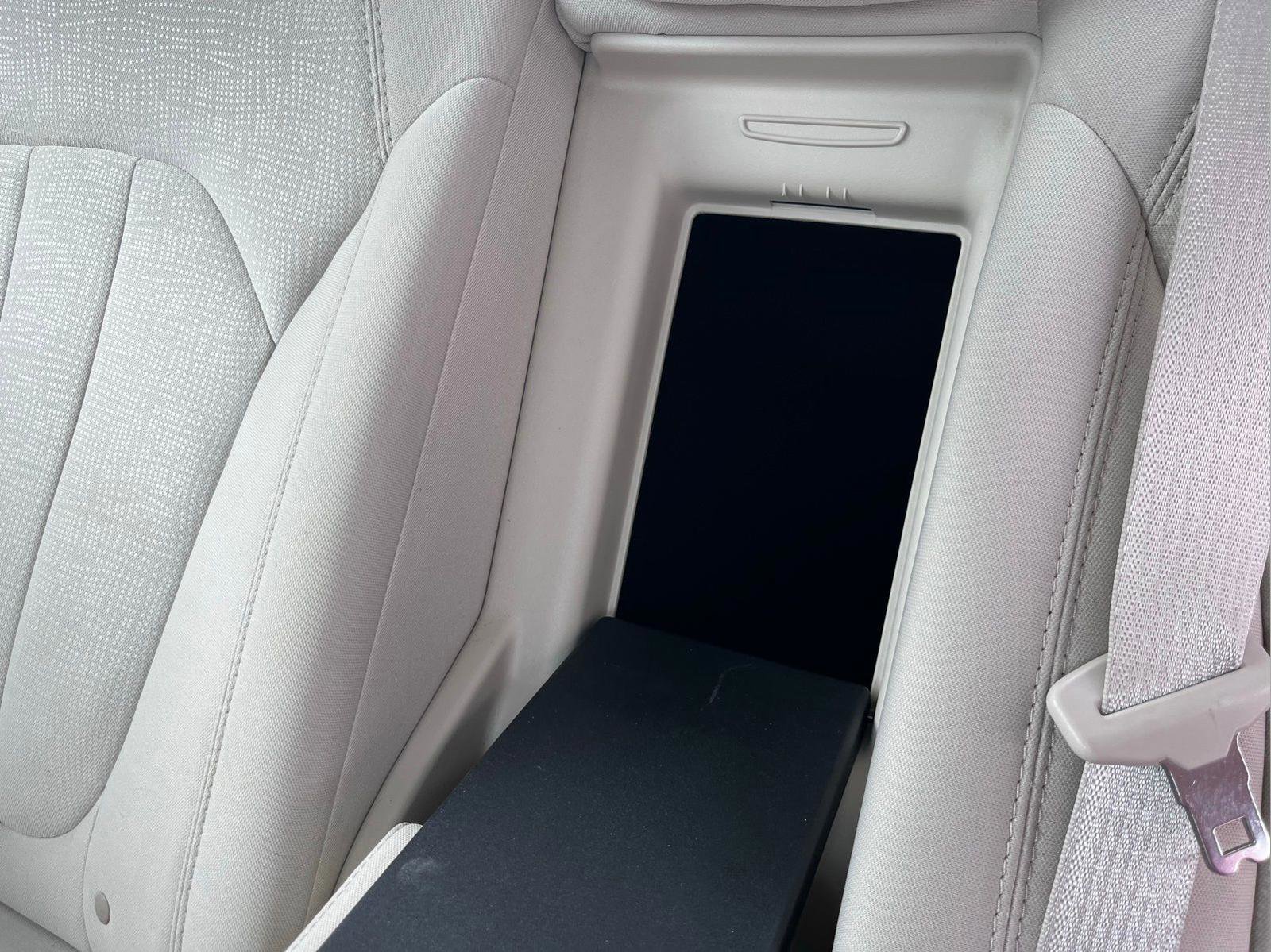 Used 2016 Chrysler 200 Limited image 29