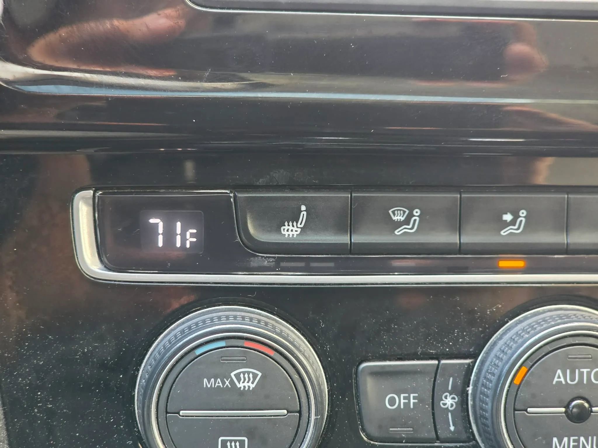 Used 2015 Volkswagen Golf S image 22