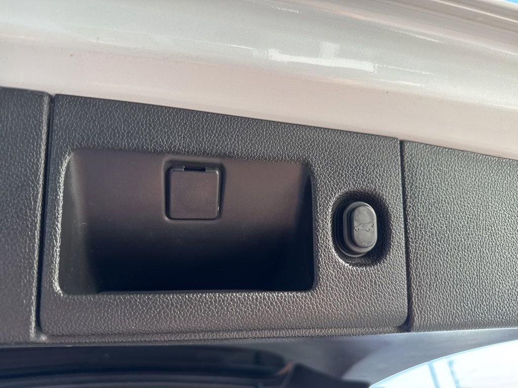 Used 2017 Cadillac Escalade ESV Luxury image 57