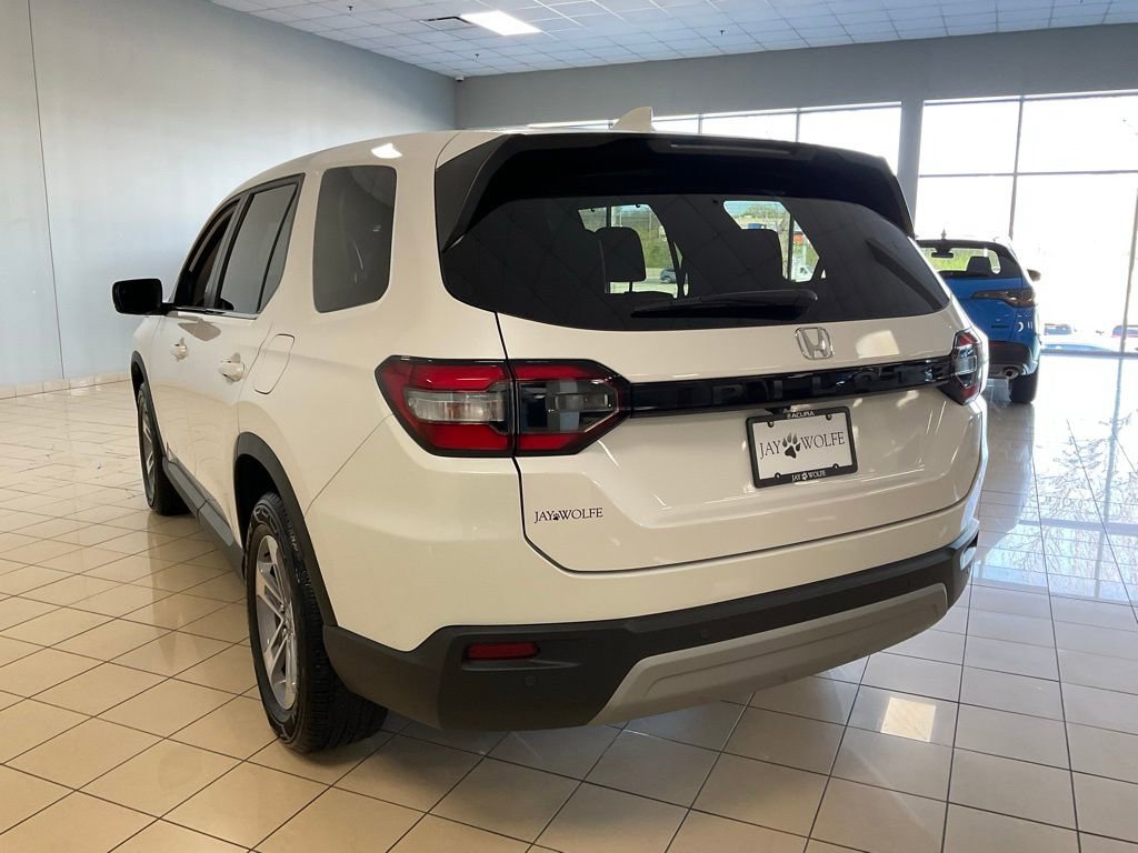 Used 2025 Honda Pilot EX-L image 6