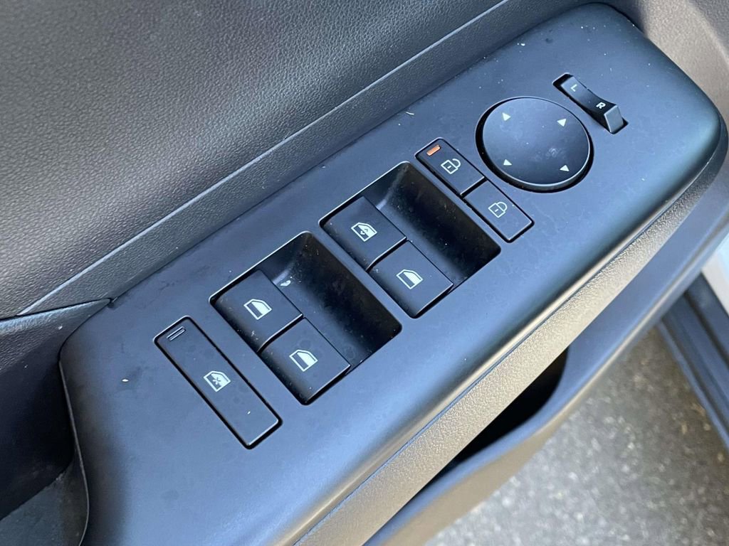 Used 2025 Hyundai Kona SE FWD image 14
