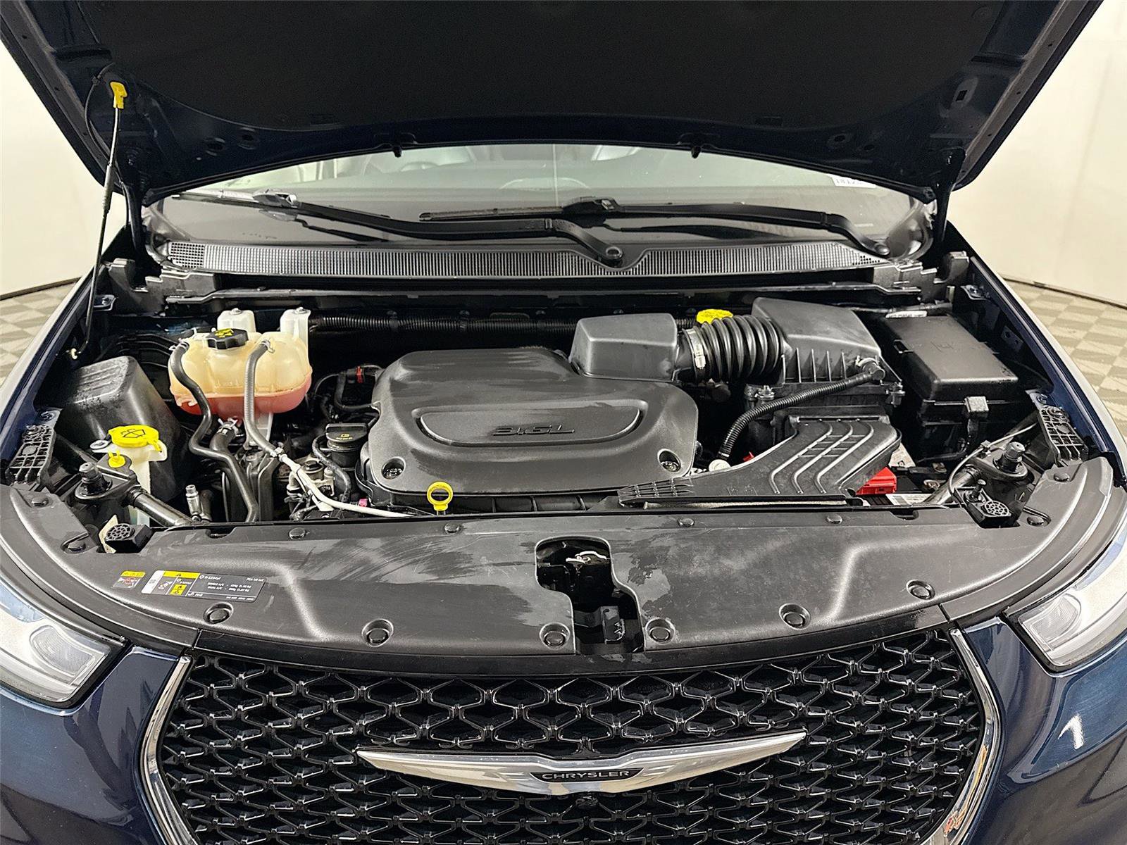 Used 2023 Chrysler Pacifica Touring-L image 23