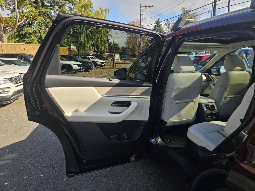 Used 2024 MAZDA CX-90 Plug-In Hybrid w/ Premium Plus AWD/4WD image 16