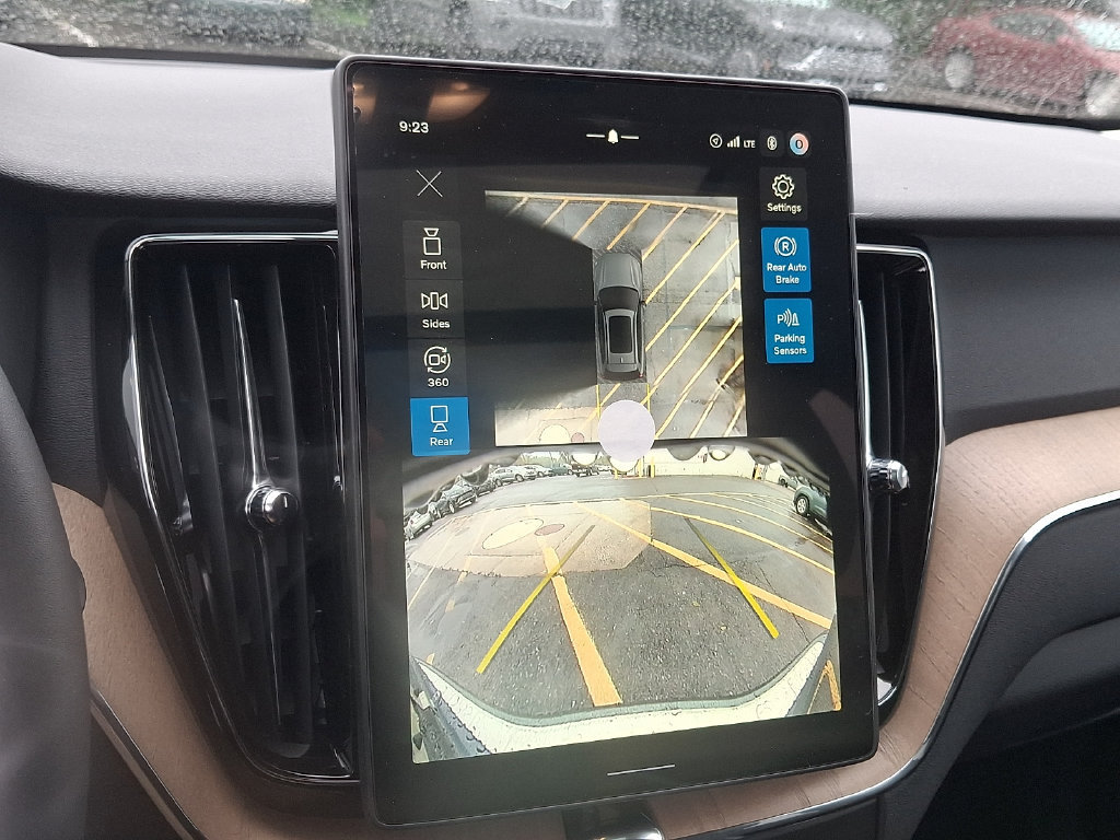 New 2027 Volvo XC60 B5 Plus AWD/4WD image 16