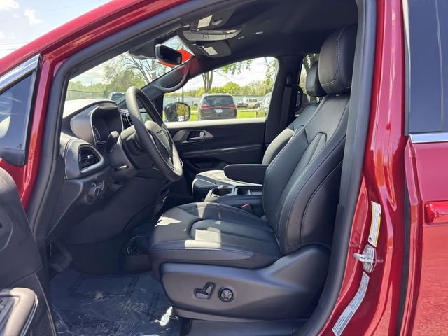 New 2027 Chrysler Pacifica Select FWD image 3