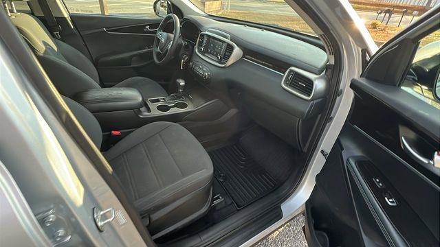 Used 2019 Kia Sorento L image 16