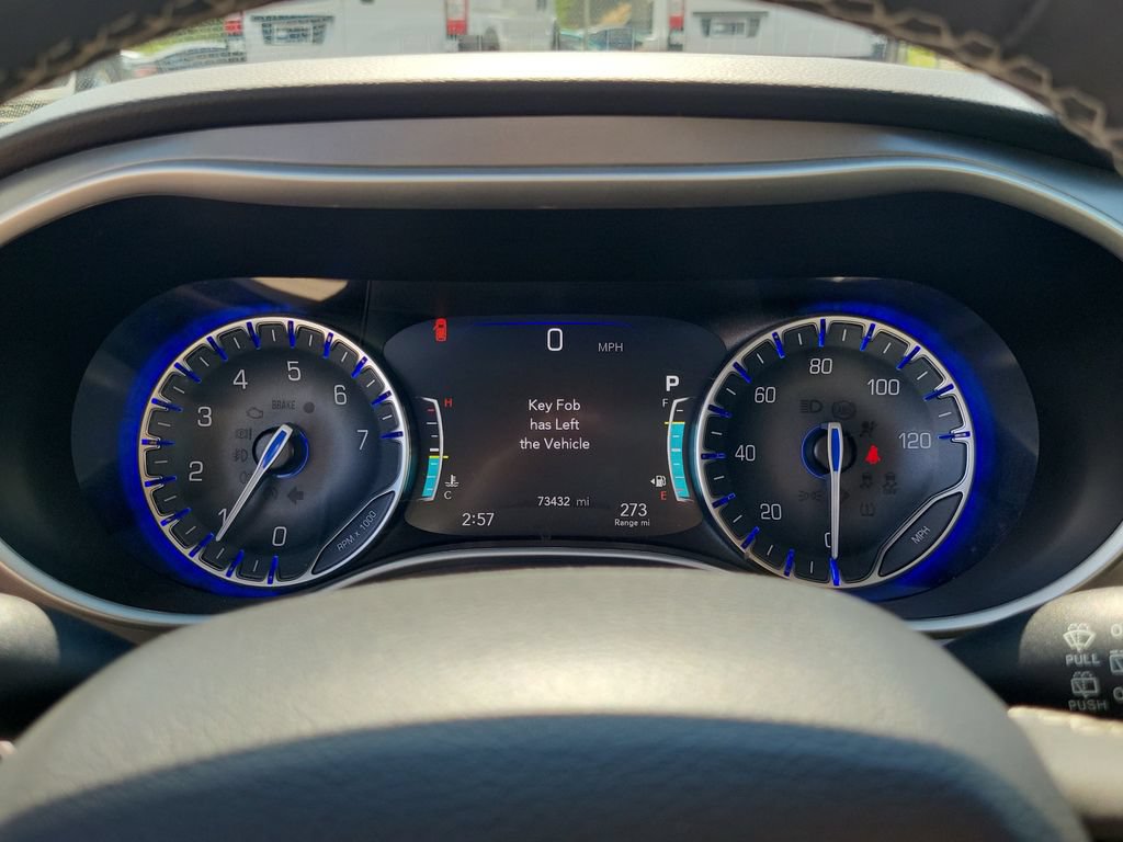 Used 2023 Chrysler Pacifica Touring-L FWD image 26