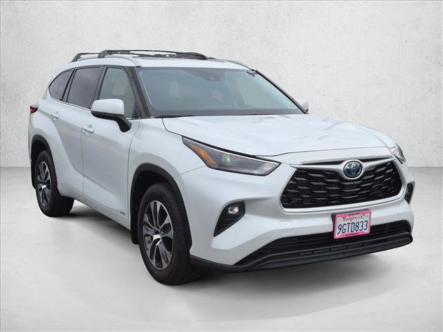 Used 2022 Toyota Highlander XLE AWD/4WD video 3