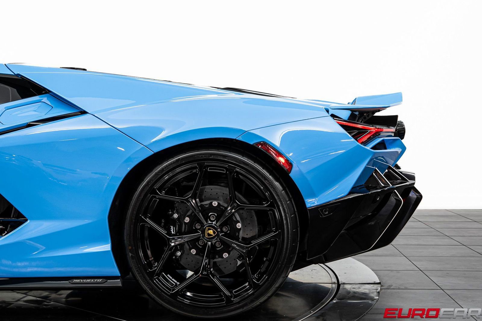 Used 2025 Lamborghini Revuelto image 20