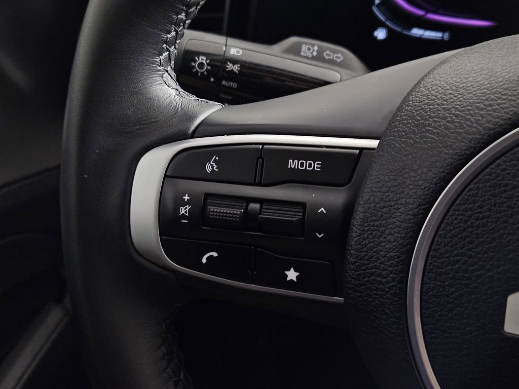 Used 2025 Kia Sportage EX image 19