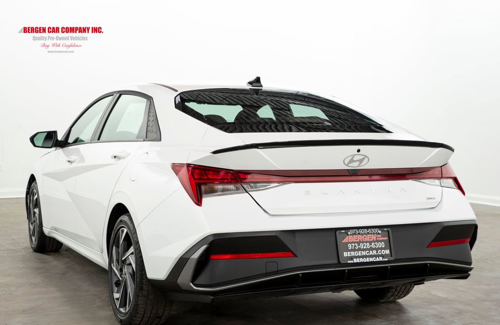 Used 2025 Hyundai Elantra SEL image 9