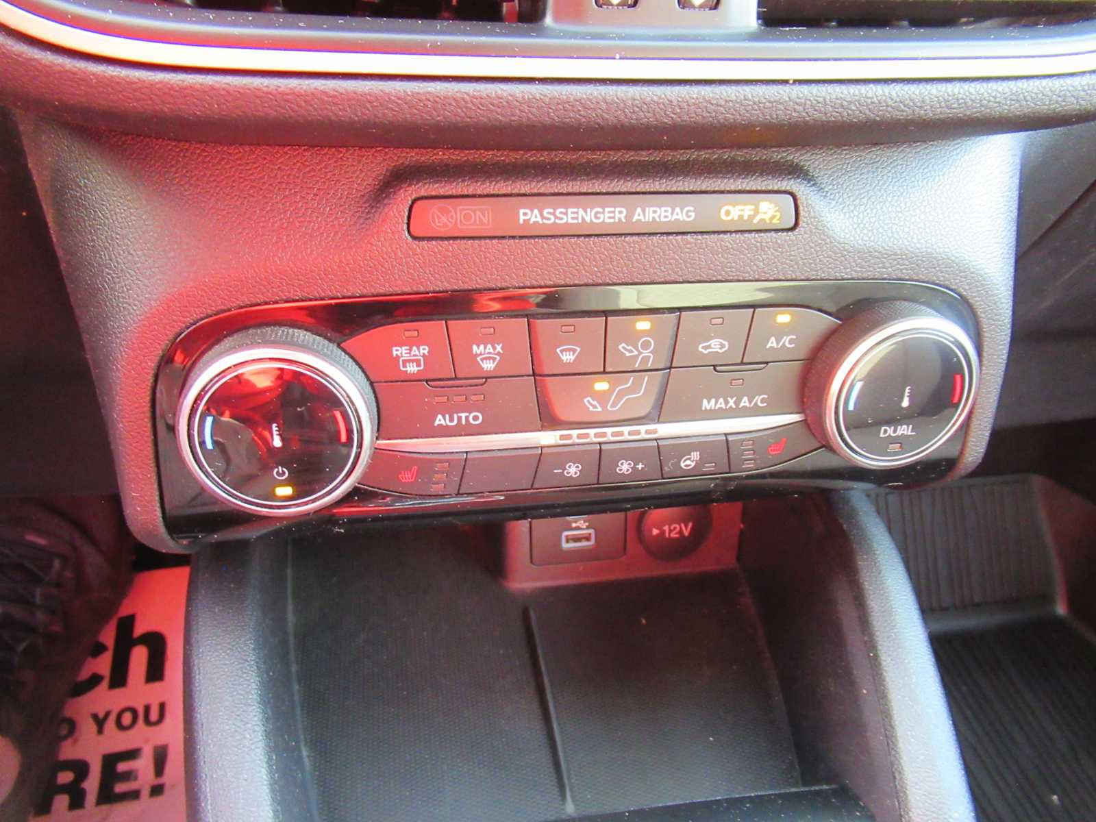 Used 2022 Ford Escape SE w/ SE Sport Appearance Package image 25