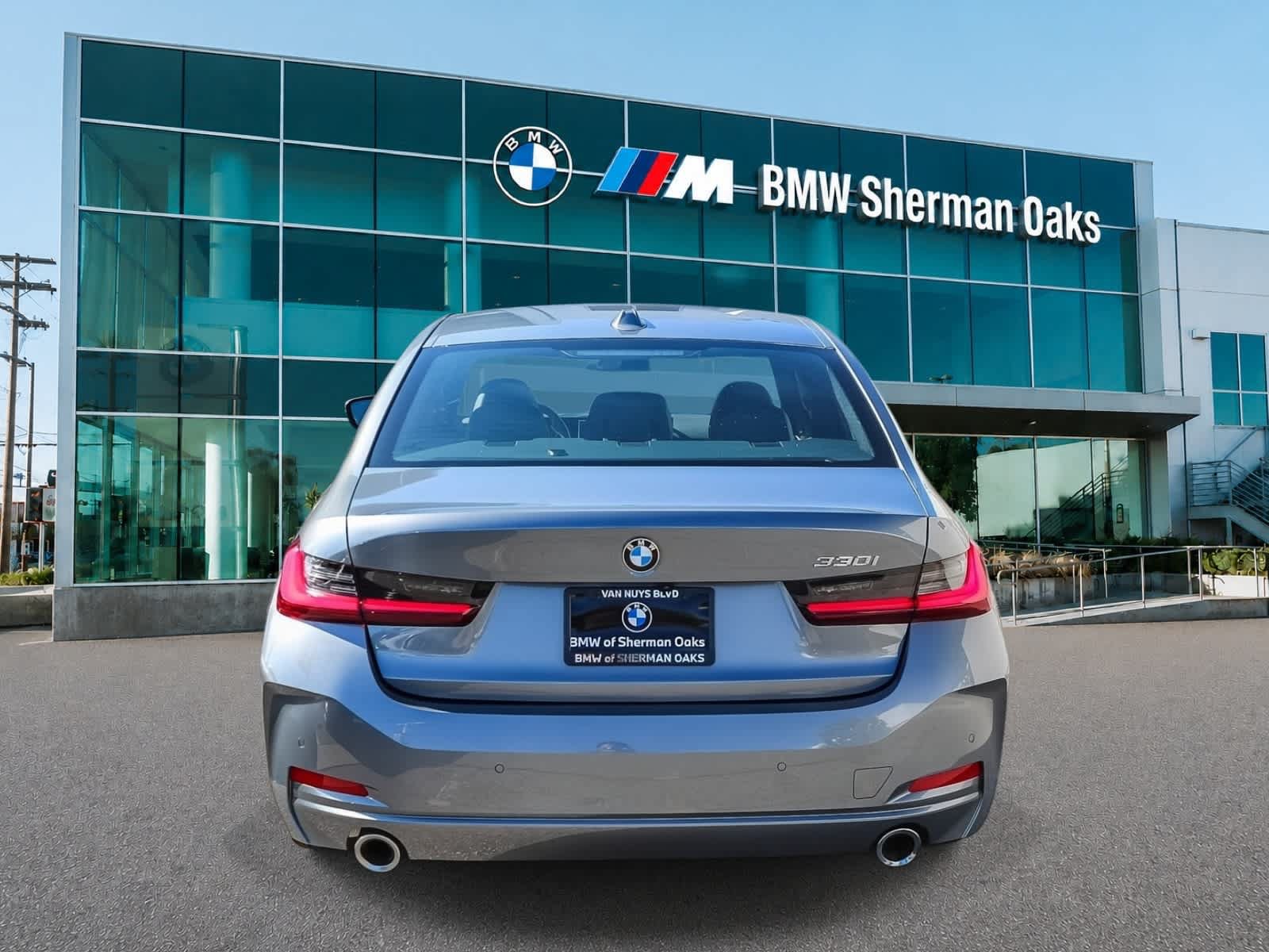 Used 2026 BMW 330i Sedan w/ Convenience Package RWD image 5