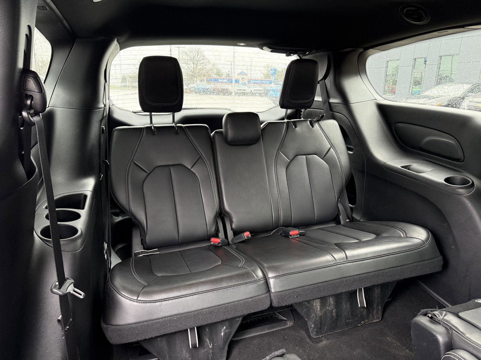 Used 2025 Chrysler Pacifica Select FWD image 13