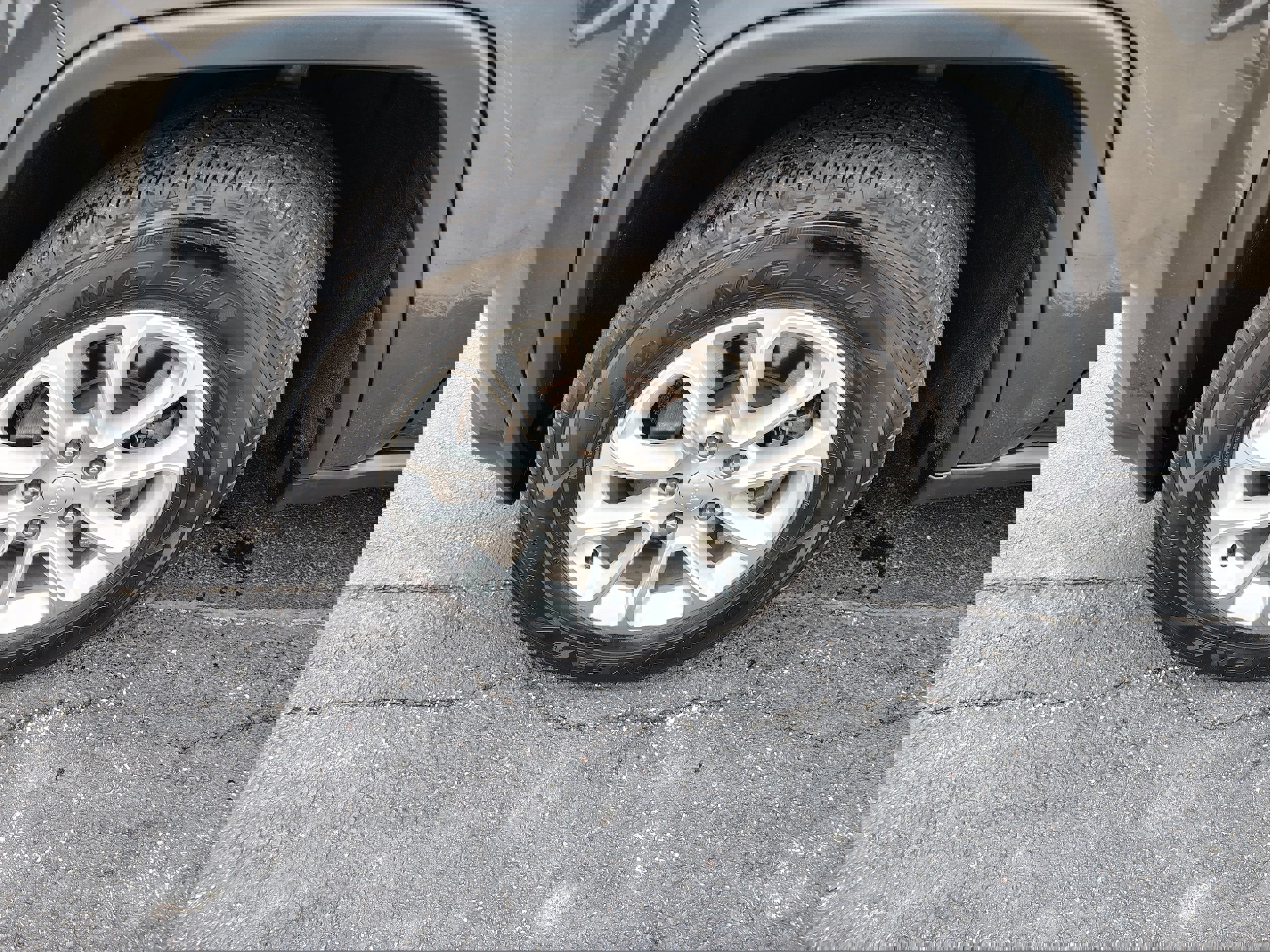 Certified 2021 Jeep Grand Cherokee Laredo image 5