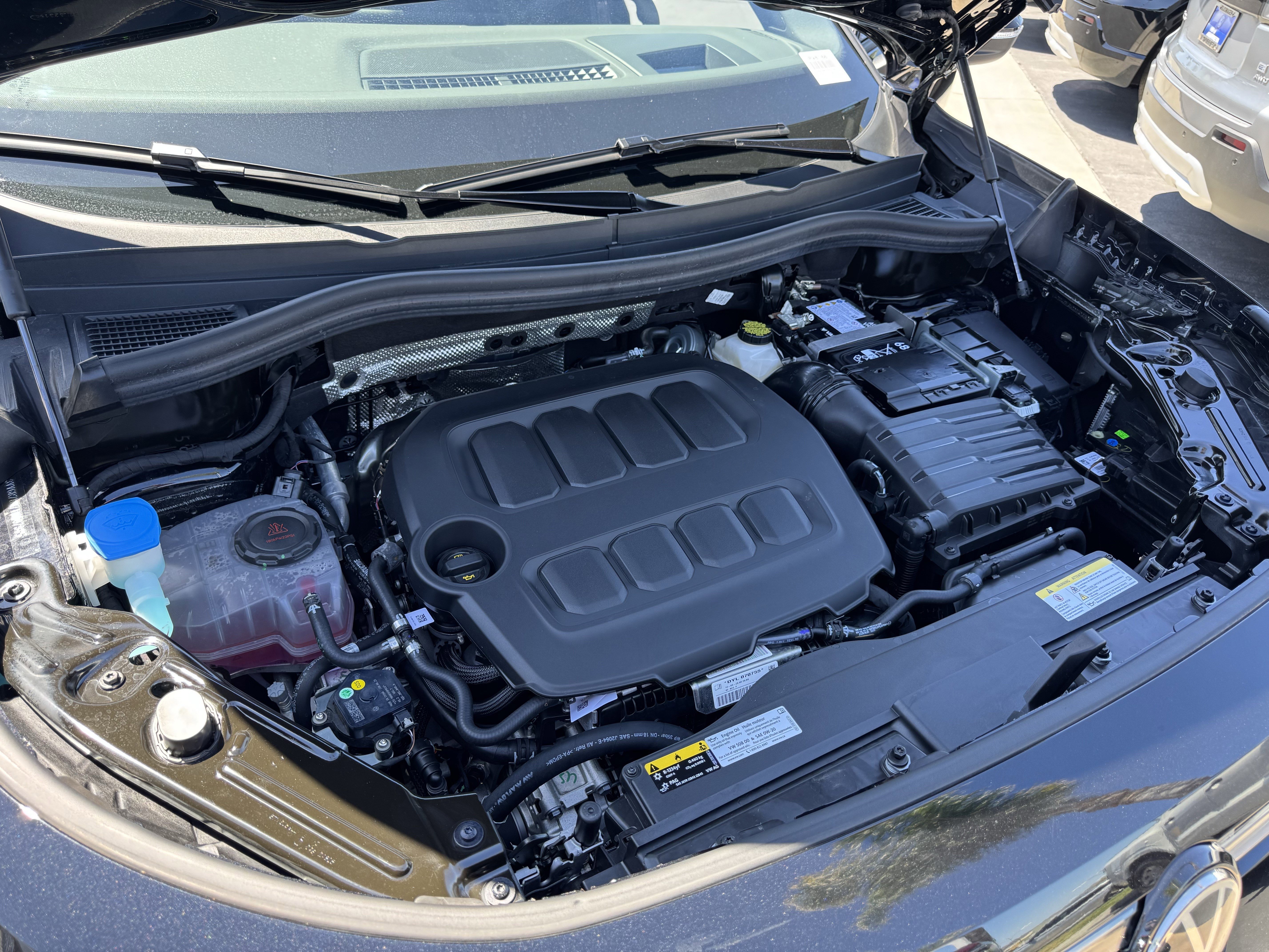 Certified 2026 Volkswagen Tiguan SE R-Line AWD/4WD image 38