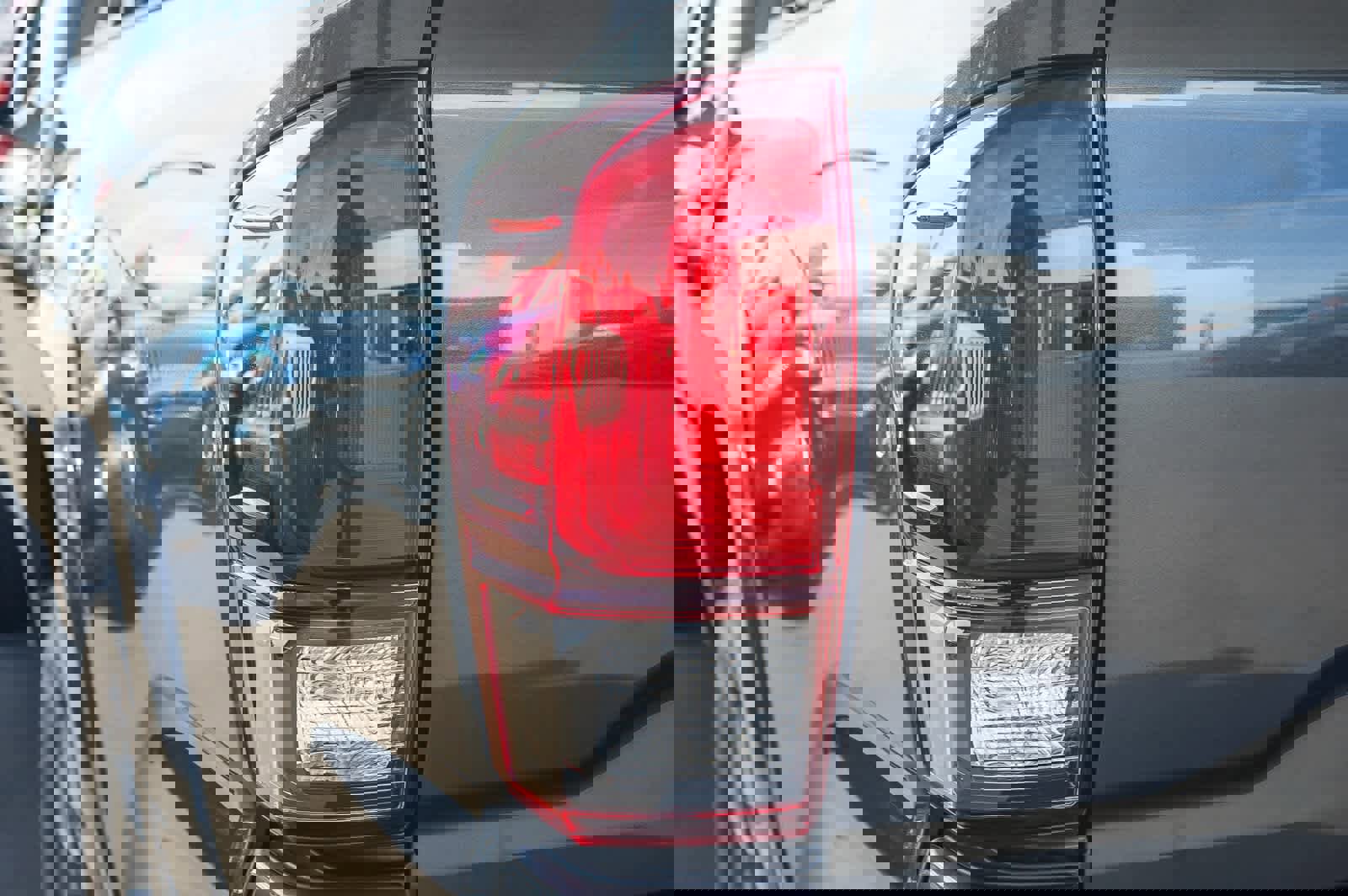 Used 2018 Toyota Tacoma TRD Sport w/ TRD Premium Sport Package image 7